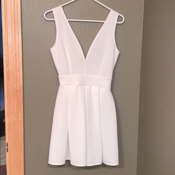 🤍FORMAL DRESS - Picture 2 of 4